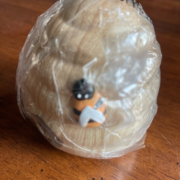 Natural Charming Bee and Hive Decor - Picture 3 of 7